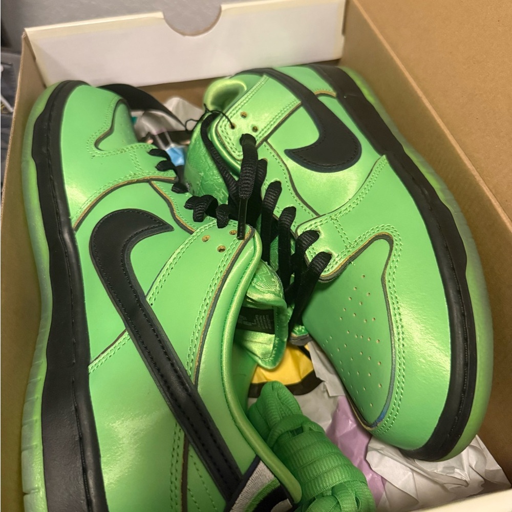 Nike SB Dunk Low Powerpuff Buttercup